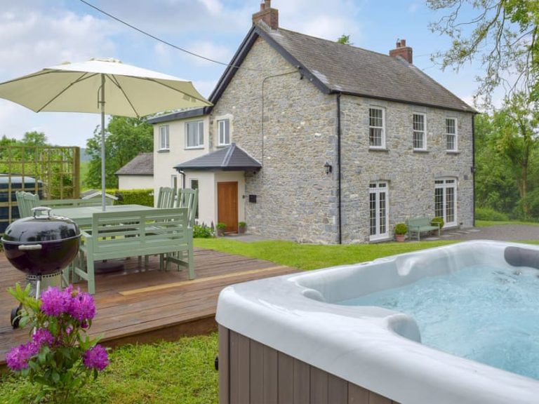 Lodges with Hot Tubs South Wales