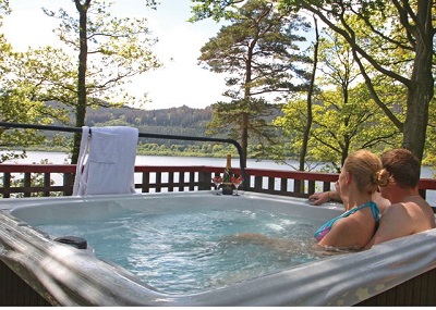 june and july lodges with hot tubs