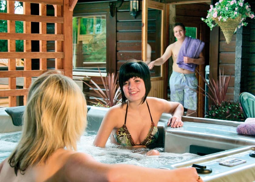 Hot tub holidays - book with low deposit. Special Offer Lodges