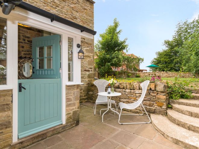 Dog friendly cottages with cheap enclosed garden in yorkshire