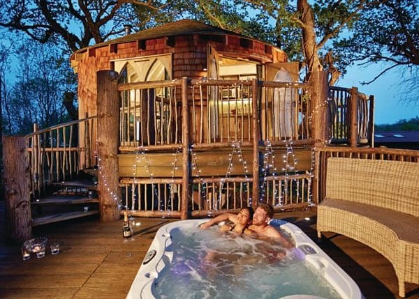 Treehouse Cabins With A Hot Tub Lodges With Hot Tubs